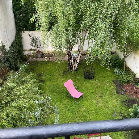 Guest In A Setting פנטן