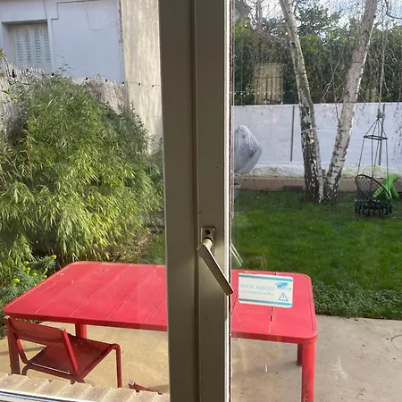 Guest In A Setting פנטן